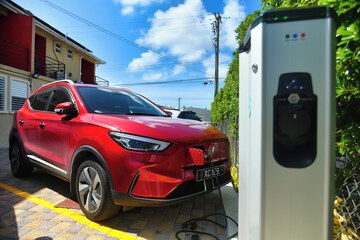 Electric vehicle charging station