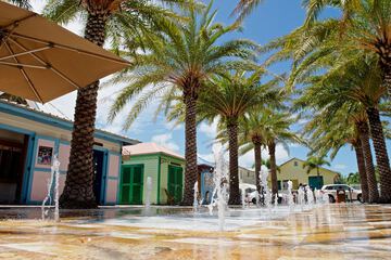 Shopping mall