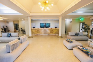 Lobby lounge
