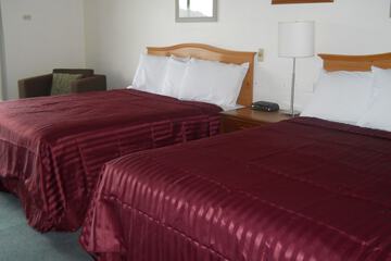 Oyster Bay Inn & Suites