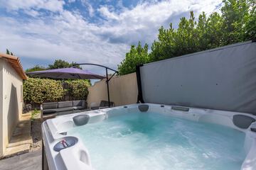 Private spa tub