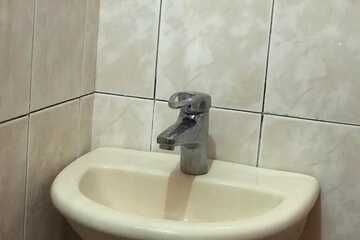 Bathroom sink