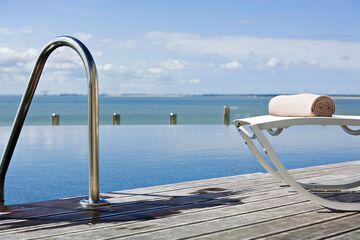 Infinity pool