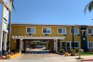 Sandyland Reef Inn