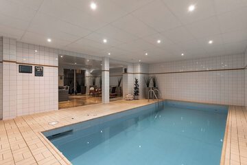 Indoor/outdoor pool