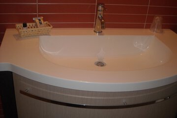 Bathroom sink