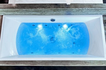 Jetted tub