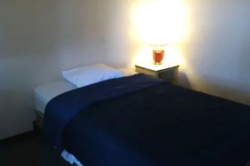 Room 10 of 14