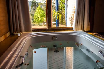Jetted tub
