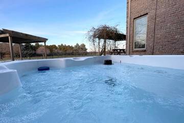 Private spa tub