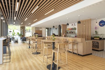 Lobby lounge