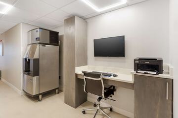 Business Center 26 of 26