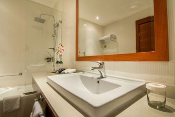 Bathroom sink