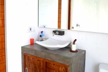 Bathroom sink