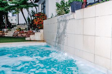 Pool waterfall