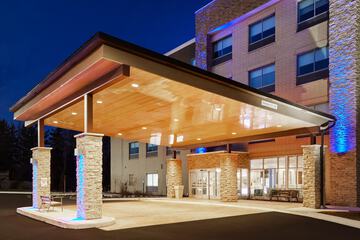 Holiday Inn Express & Suites Chicago North Shore Niles