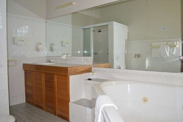 Jetted tub