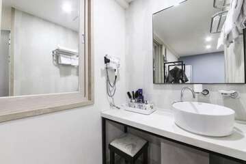 Bathroom sink
