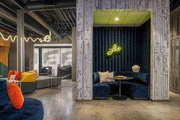 Lobby lounge