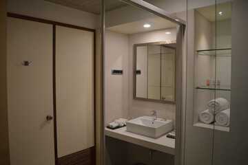 Bathroom sink