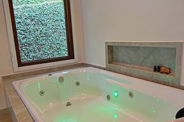 Jetted tub