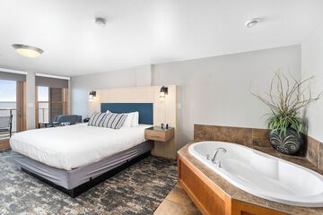 Deep soaking bathtub