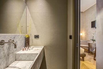 Bathroom sink