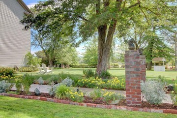 Hotel Exterior 92 of 107