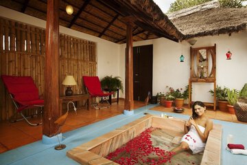 Private spa tub