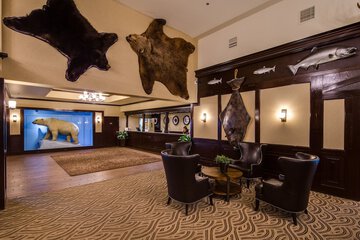 Lobby lounge
