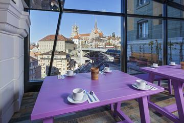 Breakfast area