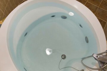 Private spa tub