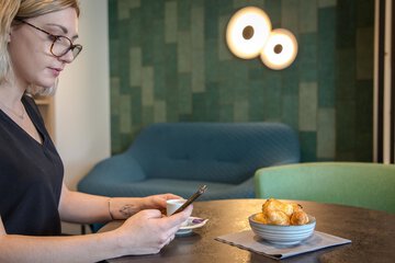Lobby lounge