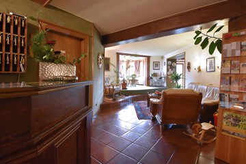Lobby lounge