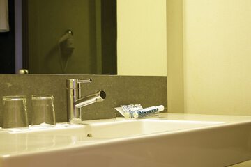 Bathroom sink