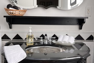 Bathroom sink