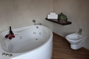 Jetted tub