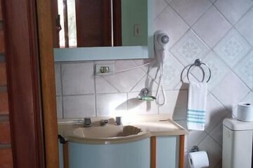 Bathroom sink