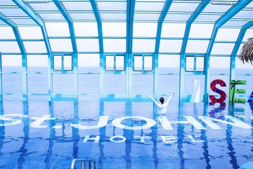 Infinity pool