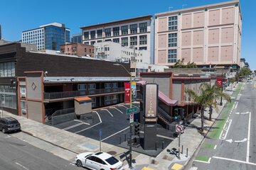 Alexis Park Hotel