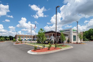 Holiday Inn Express Hotel & Suites Wilson - Hayes Place by IHG