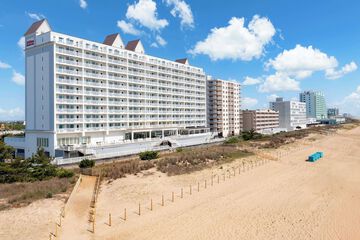 Dunes Manor Hotel & Dunes Suites