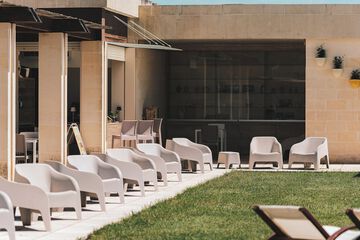 Poolside bar