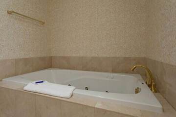 Jetted tub
