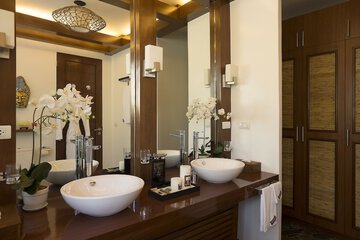 Bathroom sink