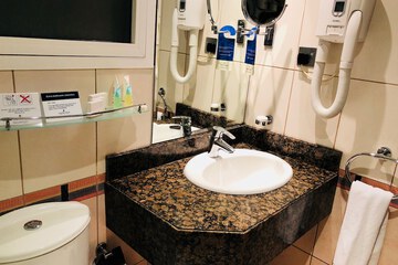 Bathroom sink
