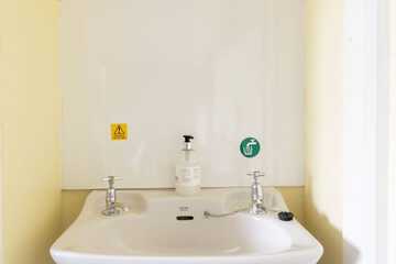 Bathroom sink