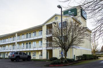 HomeTowne Studios by Red Roof Salem OR