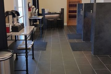 Check-in/check-out kiosk