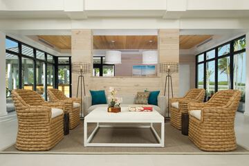 Lobby lounge
